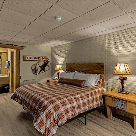 Stonegate Lodge King Bed Wifi 50In Roku Tv Salt Water Pool Room #102 유레카 스프링스 외부 사진
