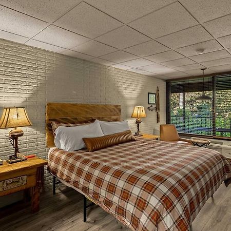 Stonegate Lodge King Bed Wifi 50In Roku Tv Salt Water Pool Room #102 유레카 스프링스 외부 사진