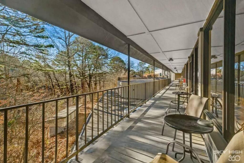 Stonegate Lodge King Bed Wifi 50In Roku Tv Salt Water Pool Room #102 유레카 스프링스 외부 사진