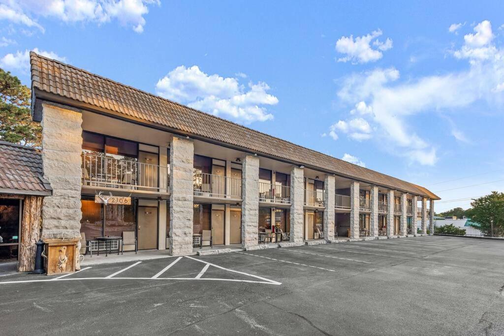Stonegate Lodge King Bed Wifi 50In Roku Tv Salt Water Pool Room #102 유레카 스프링스 외부 사진