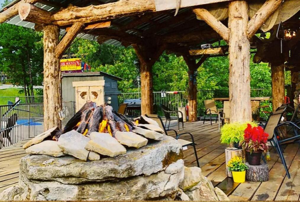 Stonegate Lodge King Bed Wifi 50In Roku Tv Salt Water Pool Room #102 유레카 스프링스 외부 사진