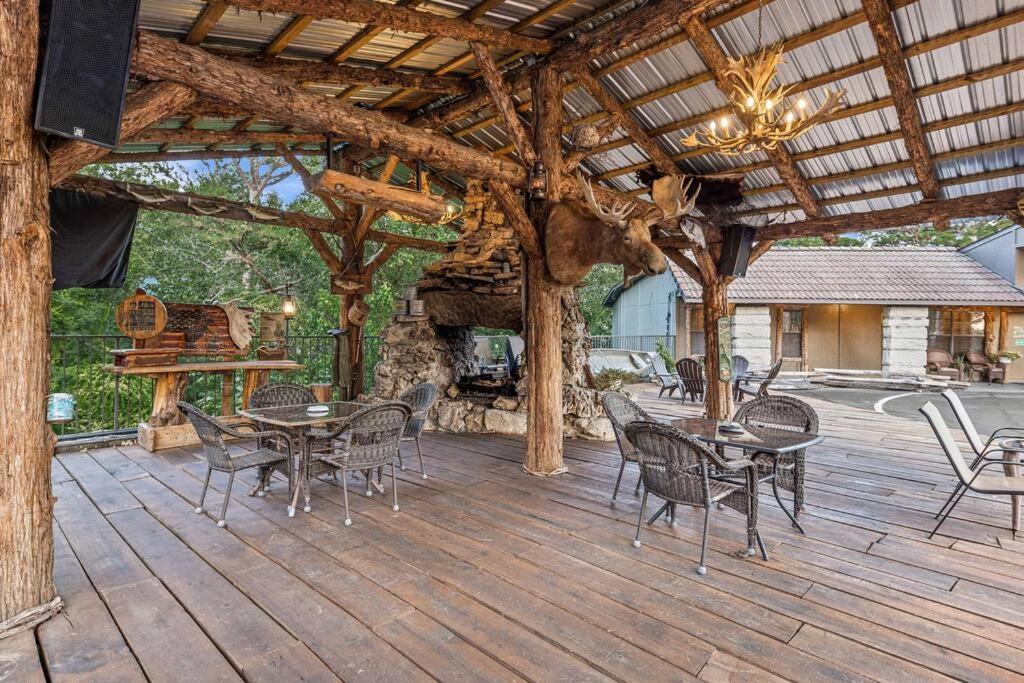 Stonegate Lodge King Bed Wifi 50In Roku Tv Salt Water Pool Room #102 유레카 스프링스 외부 사진