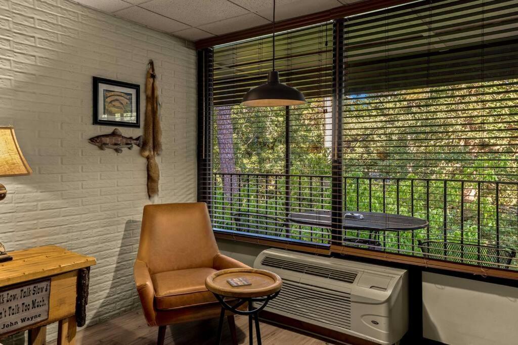 Stonegate Lodge King Bed Wifi 50In Roku Tv Salt Water Pool Room #102 유레카 스프링스 외부 사진